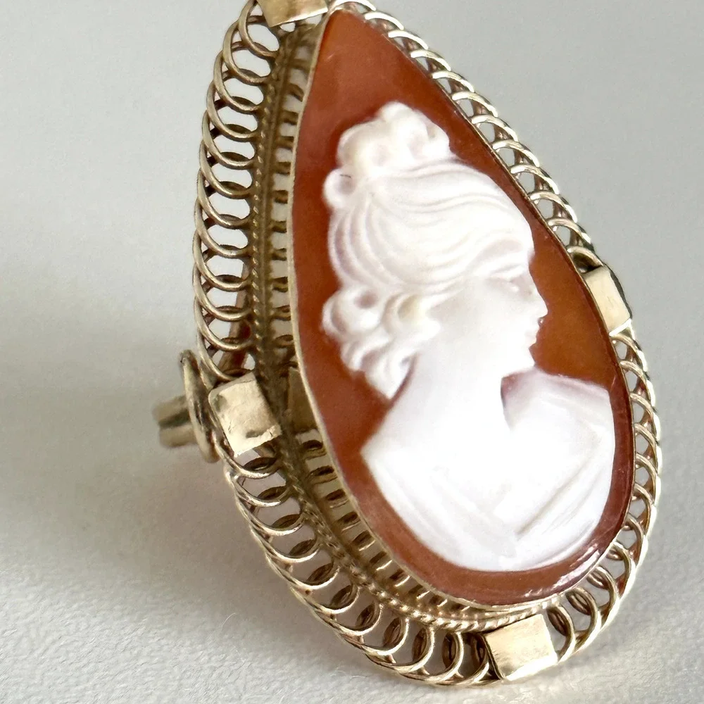 Vintage BIG 14K Yellow Gold Hand Carved Cameo Shell Chunky Statement Ring Size 7